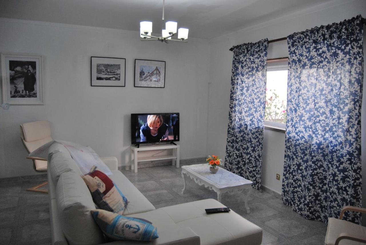 Apartamentos Mota Nazare Luaran gambar