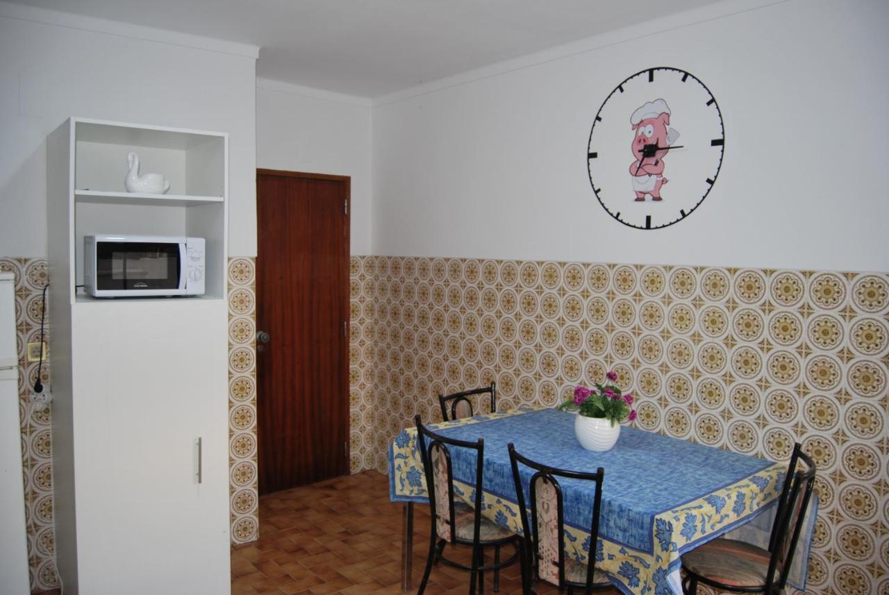 Apartamentos Mota Nazare Luaran gambar